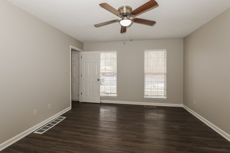 1,745/Mo, 10993 Thrasher Rd Hampton, GA 30228 Living Room View 4