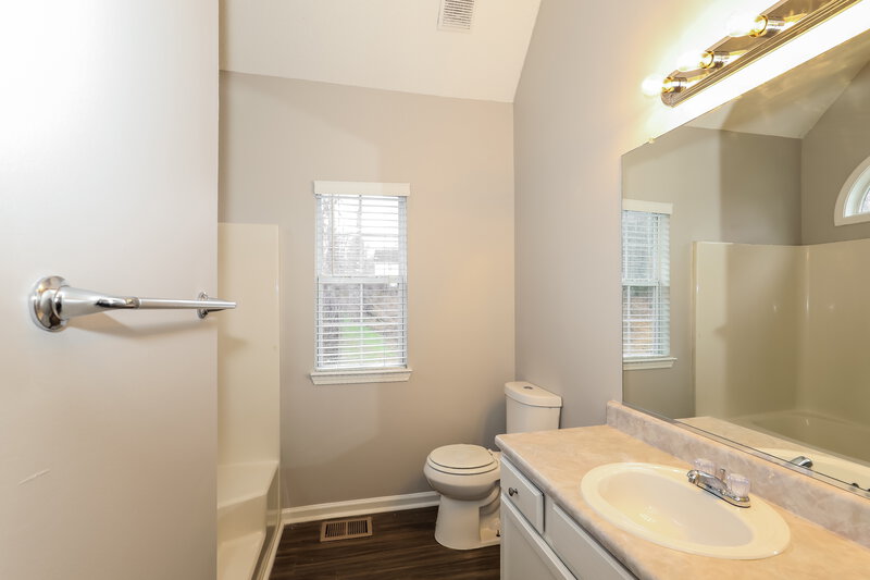 1,745/Mo, 10993 Thrasher Rd Hampton, GA 30228 Main Bathroom View