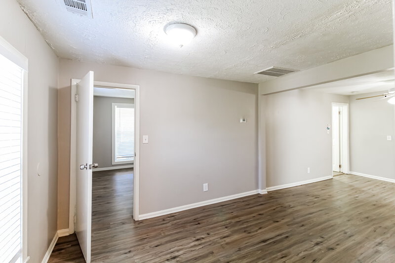 1,420/Mo, 1820 MOORE Lane Gainesville, GA 30507 Living Room View 2