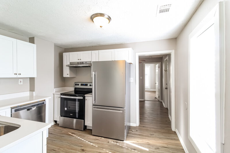 1,420/Mo, 1820 MOORE Lane Gainesville, GA 30507 Kitchen View 2