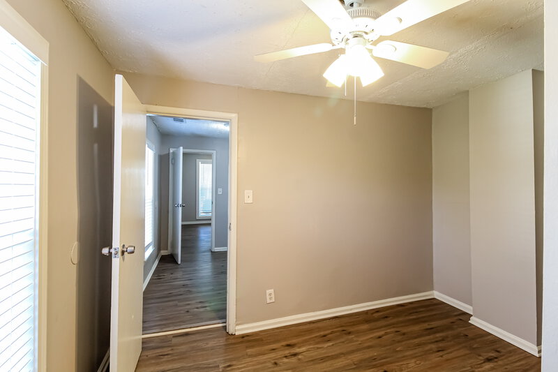 1,420/Mo, 1820 MOORE Lane Gainesville, GA 30507 Main Bathroom View