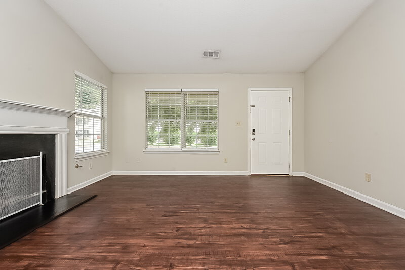 1,690/Mo, 68 Hampton Oaks Dr Hampton, GA 30228 Living Room View 3