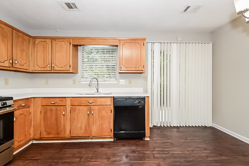 1,690/Mo, 68 Hampton Oaks Dr Hampton, GA 30228 Kitchen View 2