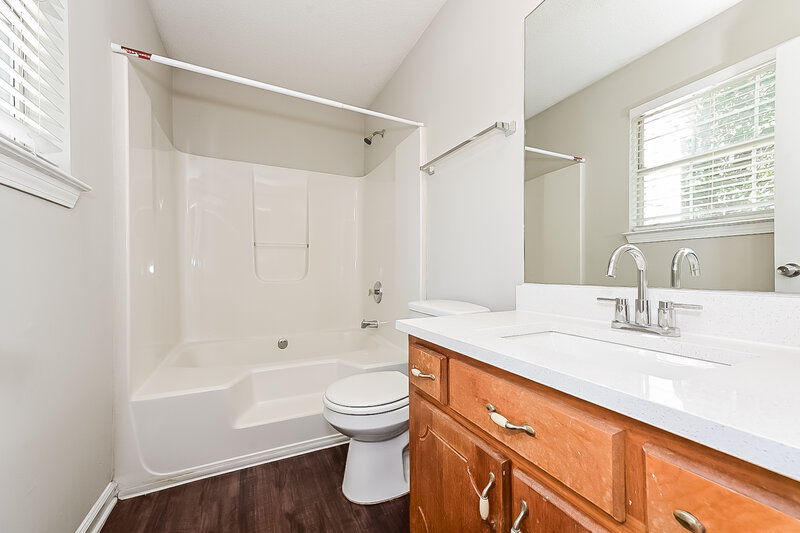 1,690/Mo, 68 Hampton Oaks Dr Hampton, GA 30228 Main Bathroom View