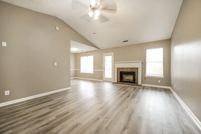 1,700/Mo, 1001 Maple Leaf Rdg Jonesboro, GA 30238 Living Room View