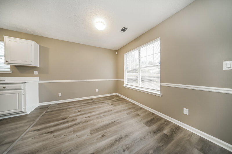 1,700/Mo, 1001 Maple Leaf Rdg Jonesboro, GA 30238 Living Room View 2