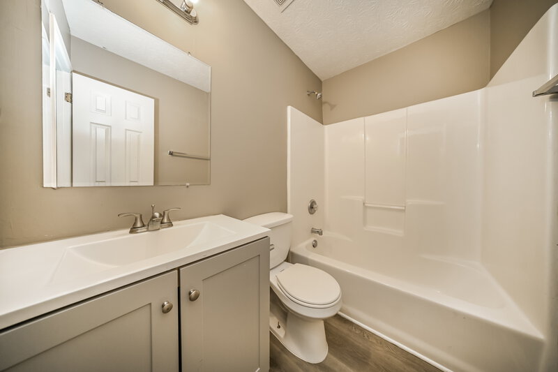 1,700/Mo, 1001 Maple Leaf Rdg Jonesboro, GA 30238 Bathroom View