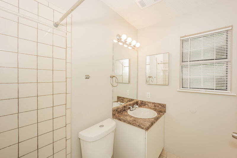 1,815/Mo, 10299 Wisteria Ln Jonesboro, GA 30238 Main Bathroom View