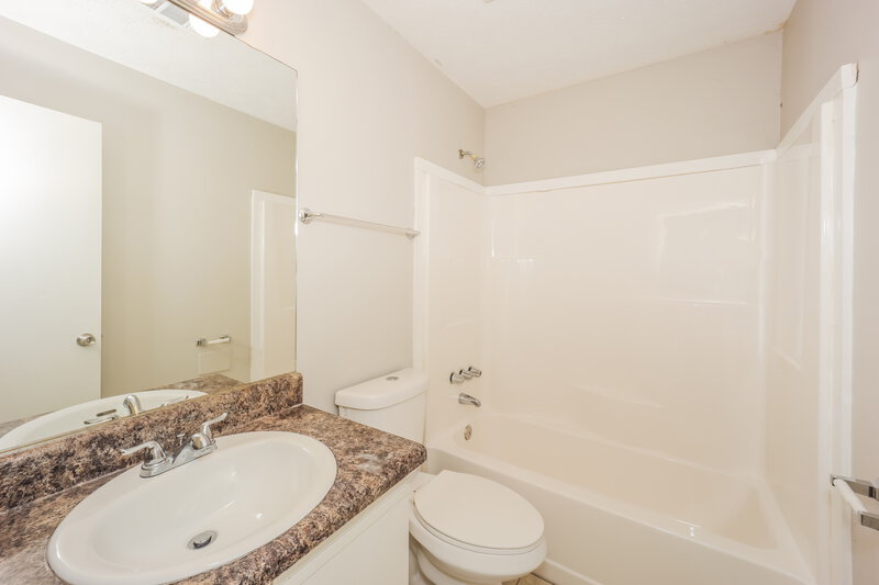 1,815/Mo, 10299 Wisteria Ln Jonesboro, GA 30238 Bathroom View