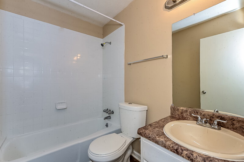 0/Mo, 108 Burkshire Ct Unit A Jonesboro, GA 30236 Main Bathroom View