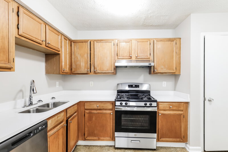 1,875/Mo, 431 Thomas Downs Way Jonesboro, GA 30238 Kitchen View