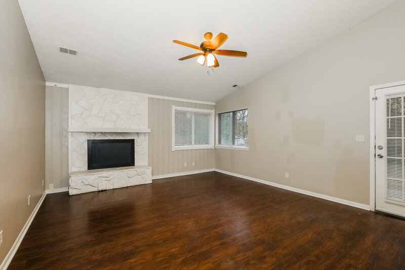 1,625/Mo, 596 Post Oak Road Jonesboro, GA 30238 Living Room View
