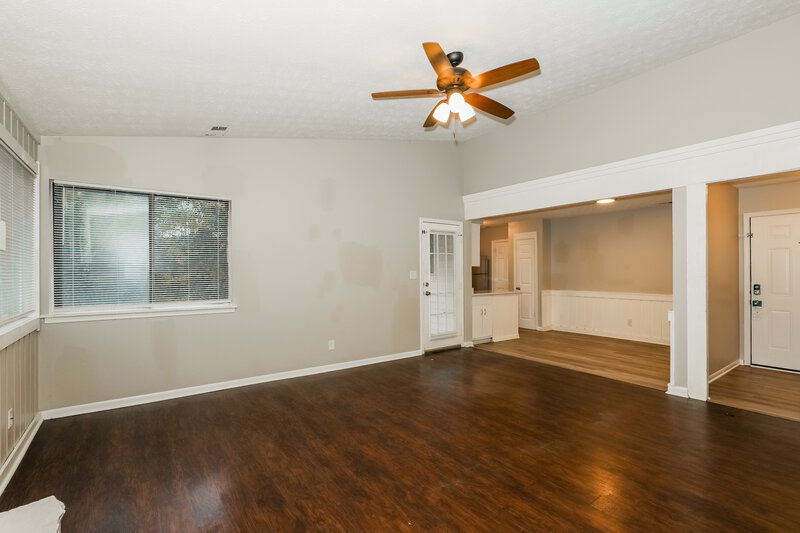 1,625/Mo, 596 Post Oak Road Jonesboro, GA 30238 Living Room View 2