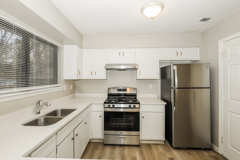 1,625/Mo, 596 Post Oak Road Jonesboro, GA 30238 Kitchen View