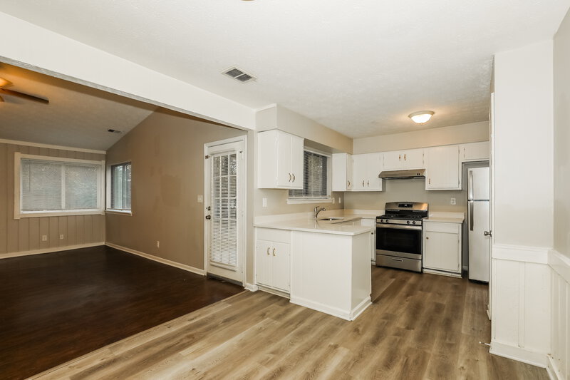 1,625/Mo, 596 Post Oak Road Jonesboro, GA 30238 Kitchen View 2