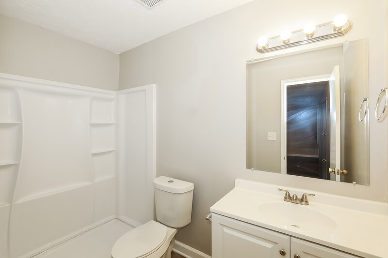 1,625/Mo, 596 Post Oak Road Jonesboro, GA 30238 Main Bathroom View