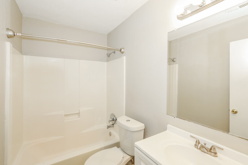 1,625/Mo, 596 Post Oak Road Jonesboro, GA 30238 Bathroom View