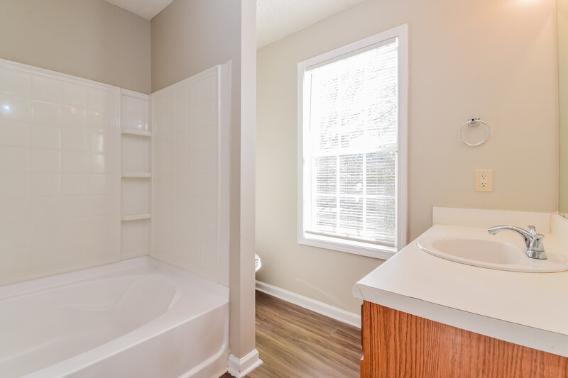 1,830/Mo, 631 Sinclair Way Jonesboro, GA 30238 Main Bathroom View