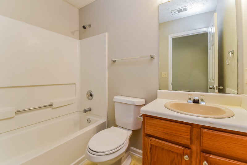 1,830/Mo, 631 Sinclair Way Jonesboro, GA 30238 Bathroom View