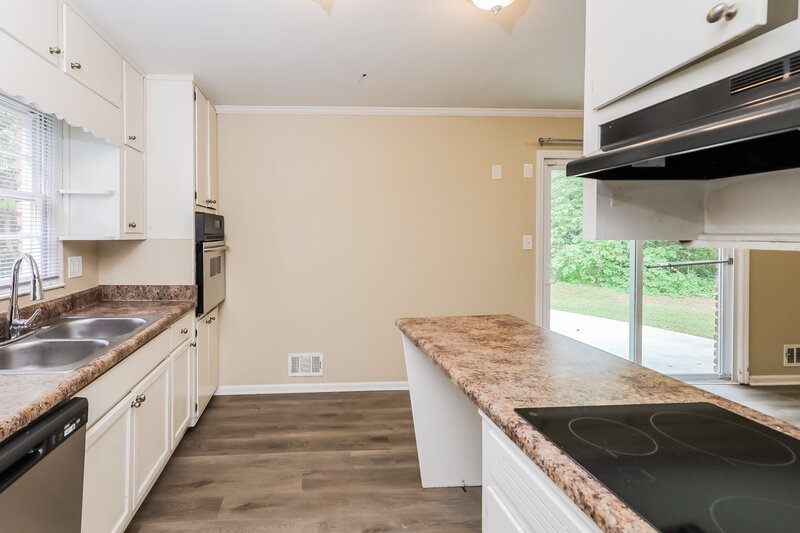 2,980/Mo, 6913 Doncaster Rd Jonesboro, GA 30236 Kitchen View 2