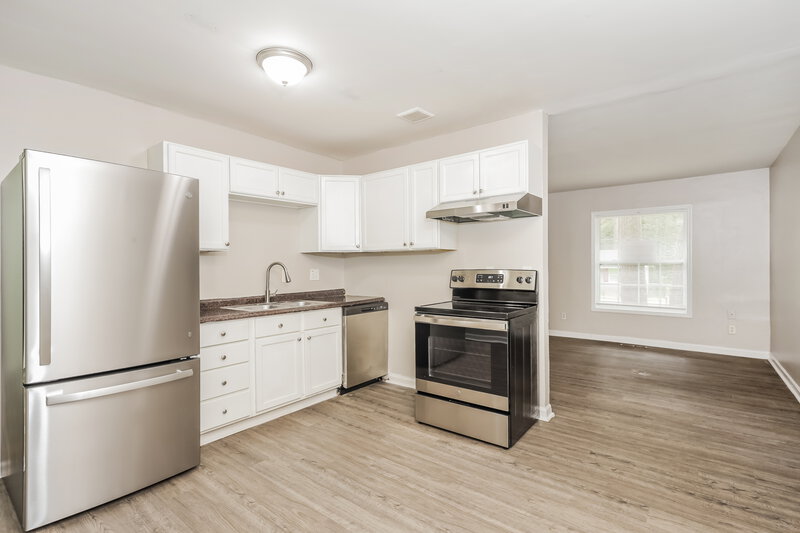 1,260/Mo, 692 Jeb Stuart Dr Jonesboro, GA 30238 Kitchen View 2