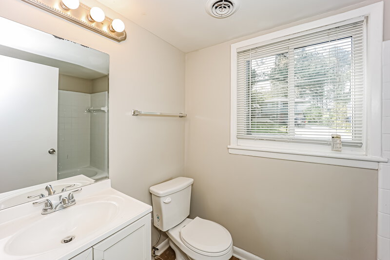 1,765/Mo, 7080 Doncaster Rd Jonesboro, GA 30236 Main Bathroom View