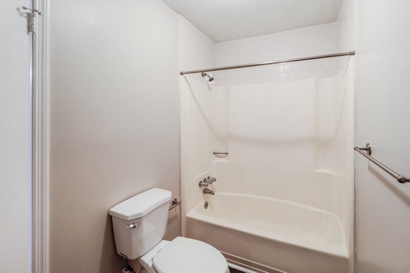 1,360/Mo, 819 Park Villa Way Jonesboro, GA 30238 Bathroom View