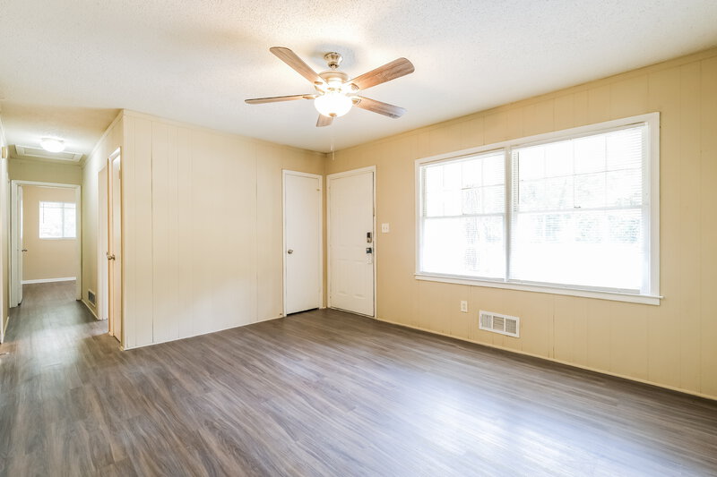 0/Mo, 8216 Saxon Ct Jonesboro, GA 30238 Living Room View