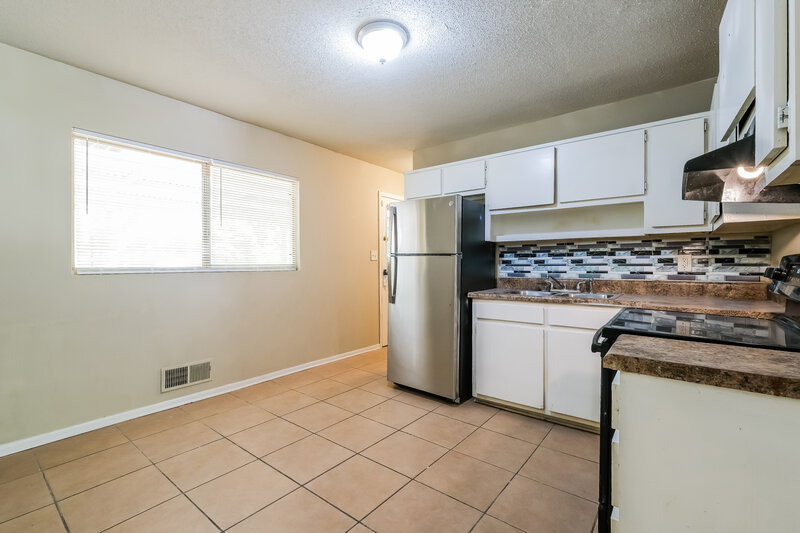 0/Mo, 8216 Saxon Ct Jonesboro, GA 30238 Kitchen View