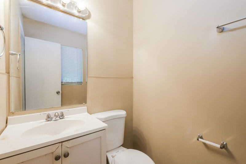 0/Mo, 8216 Saxon Ct Jonesboro, GA 30238 Main Bathroom View