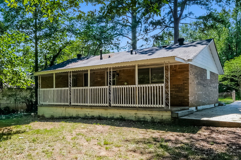 0/Mo, 8216 Saxon Ct Jonesboro, GA 30238 Rear View