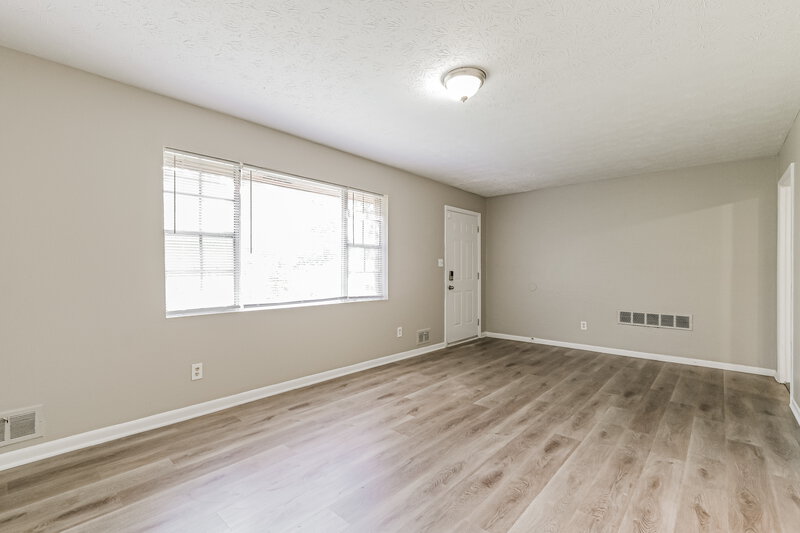 1,785/Mo, 8392 San Jose Trl Jonesboro, GA 30236 Living Room View 2