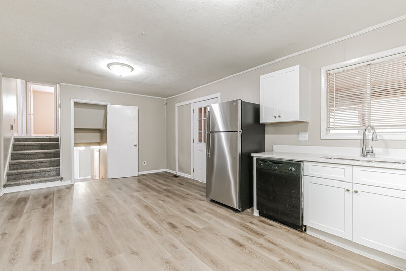 1,785/Mo, 8392 San Jose Trl Jonesboro, GA 30236 Kitchen View 2