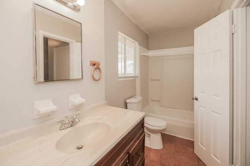 2,410/Mo, 8392 San Jose Trl Jonesboro, GA 30236 Master Bathroom View