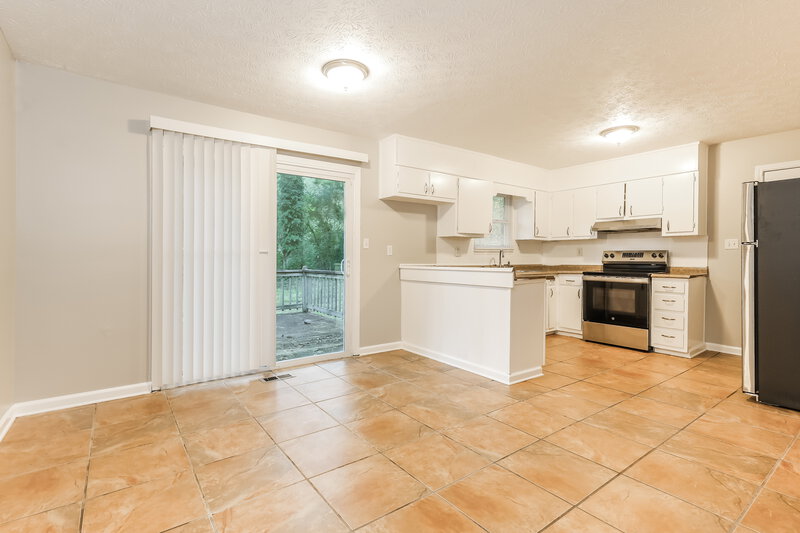 2,380/Mo, 8486 Magnolia Dr Jonesboro, GA 30238 Dining Room View 2