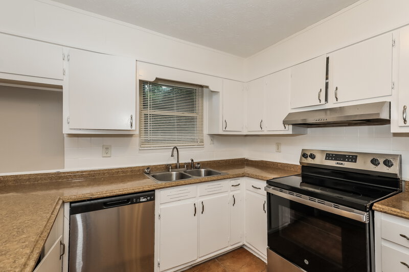 2,380/Mo, 8486 Magnolia Dr Jonesboro, GA 30238 Kitchen View
