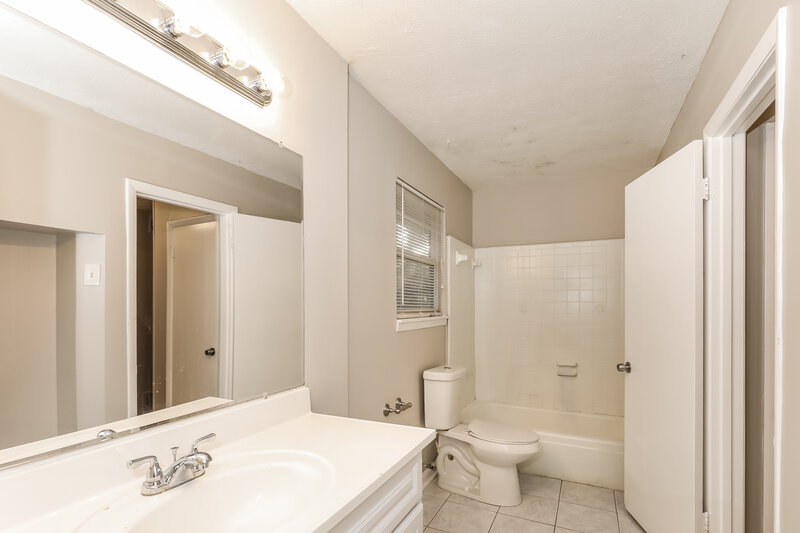 2,380/Mo, 8486 Magnolia Dr Jonesboro, GA 30238 Main Bathroom View