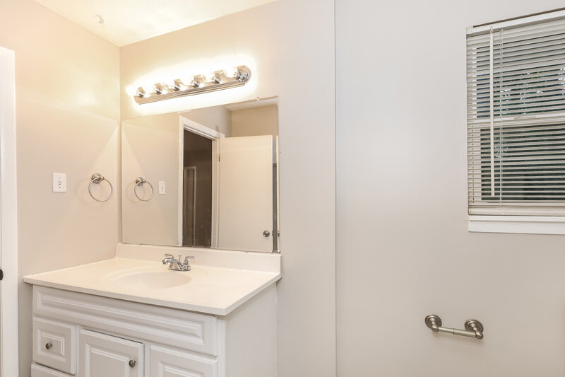2,380/Mo, 8486 Magnolia Dr Jonesboro, GA 30238 Bathroom View