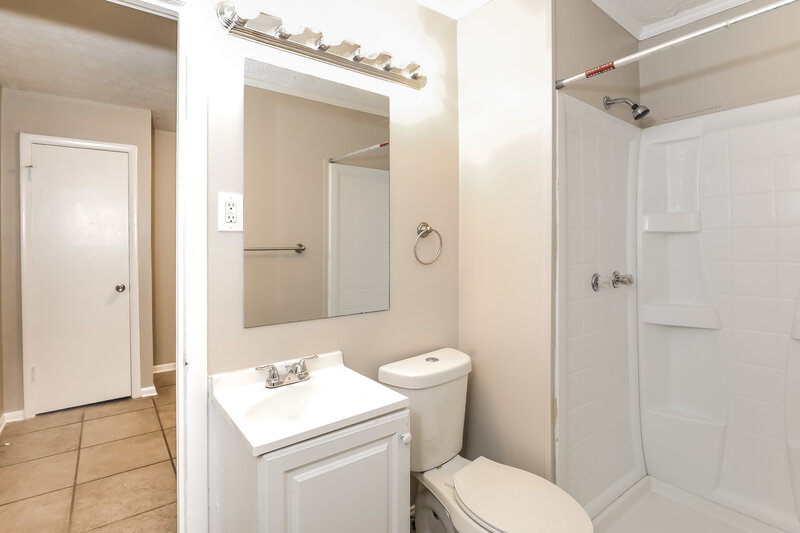 2,380/Mo, 8486 Magnolia Dr Jonesboro, GA 30238 Bathroom View 2