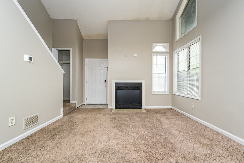 985/Mo, 8536 Pineland Dr Unit A Jonesboro, GA 30238 Living Room View 2