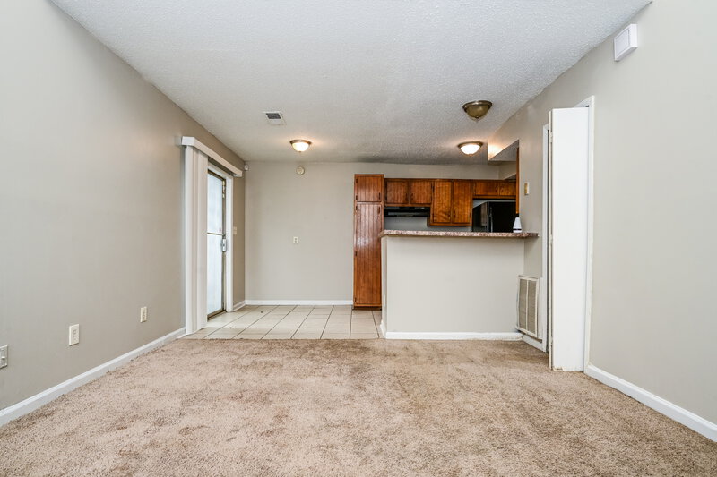 985/Mo, 8536 Pineland Dr Unit A Jonesboro, GA 30238 Living Room View 3