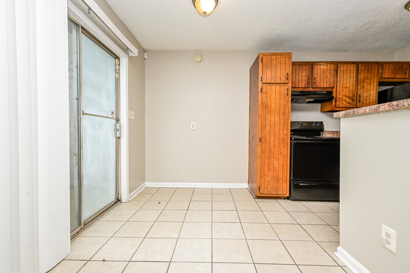 985/Mo, 8536 Pineland Dr Unit A Jonesboro, GA 30238 Dining Room View