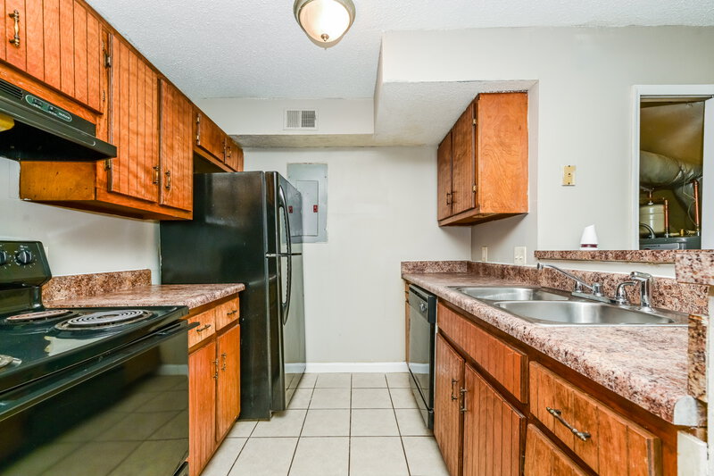 985/Mo, 8536 Pineland Dr Unit A Jonesboro, GA 30238 Kitchen View