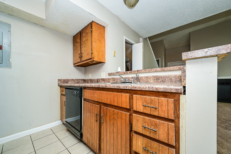 985/Mo, 8536 Pineland Dr Unit A Jonesboro, GA 30238 Kitchen View 4
