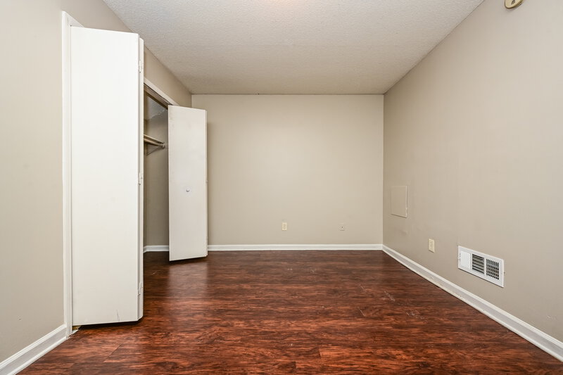 985/Mo, 8536 Pineland Dr Unit A Jonesboro, GA 30238 Main Bedroom View 4