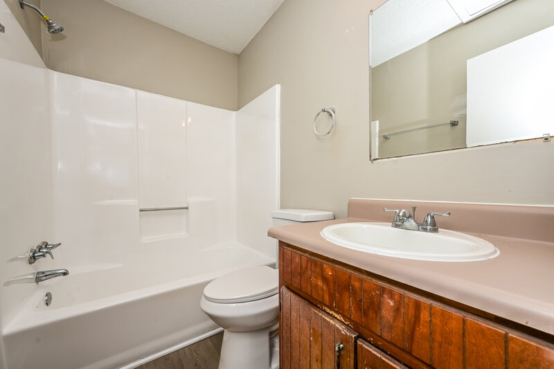 985/Mo, 8536 Pineland Dr Unit A Jonesboro, GA 30238 Main Bathroom View