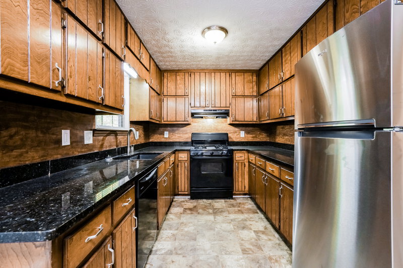 1,890/Mo, 882 Stormy Ln Jonesboro, GA 30238 Kitchen View
