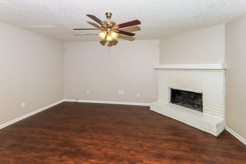 1,610/Mo, 8912 Saddlewood Dr Jonesboro, GA 30238 Living Room View