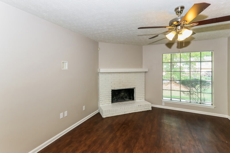 1,610/Mo, 8912 Saddlewood Dr Jonesboro, GA 30238 Living Room View 2