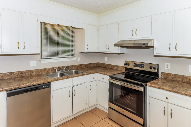 1,610/Mo, 8912 Saddlewood Dr Jonesboro, GA 30238 Kitchen View